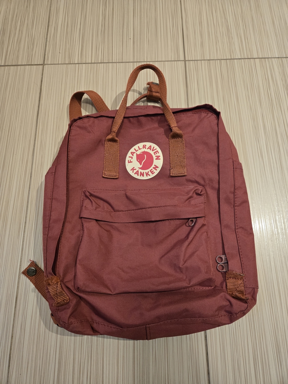 Fjallraven Kånken Backpack - Burgundy with White And Red Logo